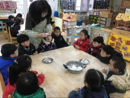 F:\竹山幼儿园\教科研\节日方案及照片\元宵节\中班中秋节\QQ图片20190219135607.jpg